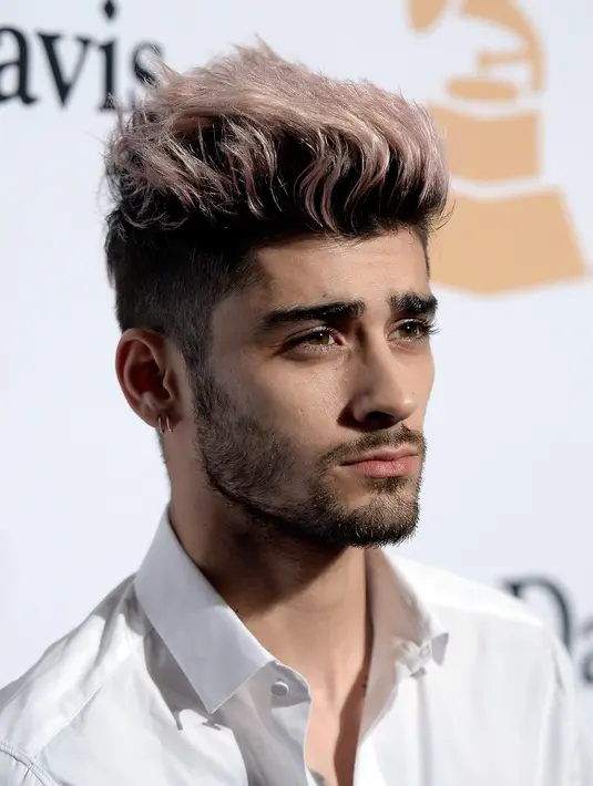 Zayn Malik tampil panas dengan tubuh kekar dan dipenuhi tatto di sekitar lengannya. Tak hanya itu, Zayn Malik berhasil membuat kaum wanita terkagum pada pesona yang dimilikinya. (AFP/Bintang.com)