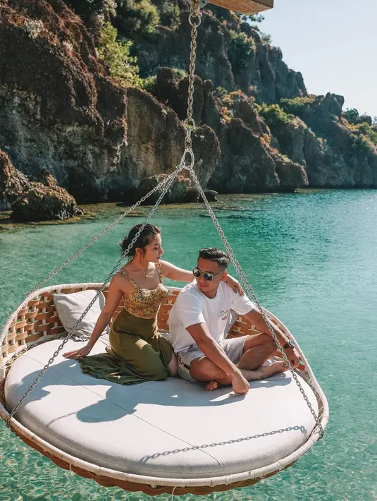 "Jadi nanti acaranya dibatasi. Teman-teman Nikita Willy pun tidak ada yang diundang. Soalnya dari pihak gedung membatasi tamu yang datang," jelasnya. (Instagram/nikitawillyofficial94)