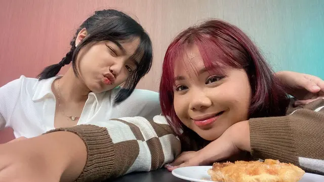 6 Potret Fuji Bareng Selebriti Tanah Air, Dapat Banyak Dukungan