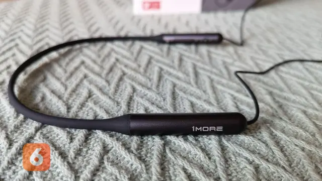 1More Stylish BT Pro Headphone