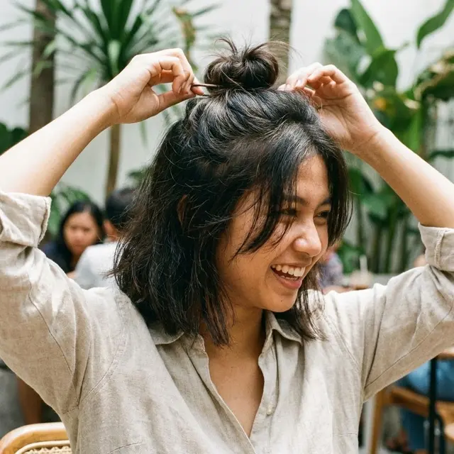Ilustrasi Model Rambut Wanita Bob dengan Layer