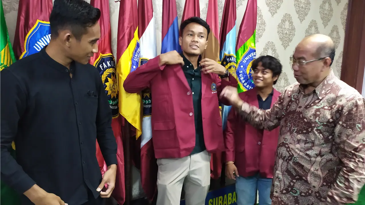 Lima pemain Persebaya daftar kuliah di UM Surabaya. (Dian Kurniawan/Liputan6.com)