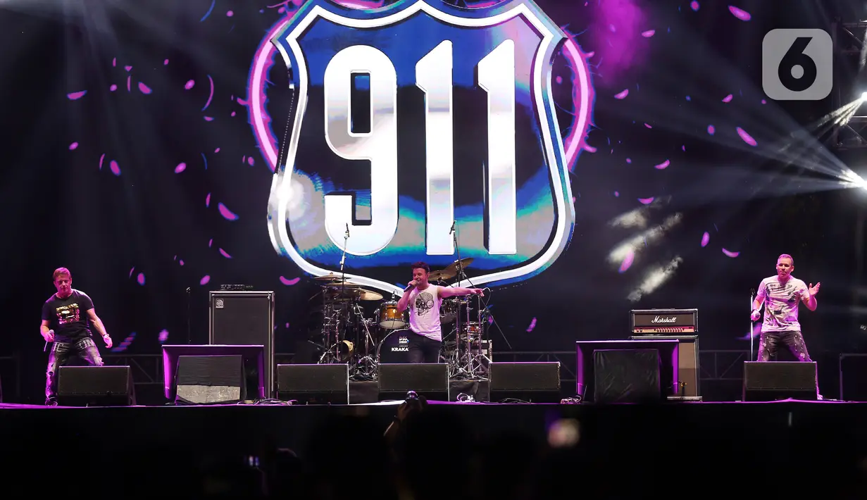 <p>Boy band lawas era 90-an asal Inggris, 911 saat tampil pada hari pertama The 90's Festival 2023 di Gambir Expo Kemayoran, Jakarta Utara, Sabtu (12/8/2023). (Liputan6.com/Johan Tallo)</p>