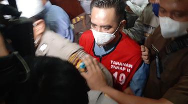 Anak Kiai Jombang MSAT saat menjalani sidang offline di PN Surabaya. (DIan Kurniawan/Liputan6.com)