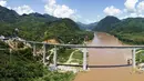 Foto udara pada 24 Juli 2020 memperlihatkan Jembatan Super Utama Sungai Mekong Ban Ladhan di Jalur Kereta China-Laos di Laos. Jalur kereta tersebut membentang sepanjang 400 km lebih dari gerbang perbatasan Boten di Laos utara, yang berbatasan dengan China, hingga Vientiane. (Xinhua/Pan Longzhu)