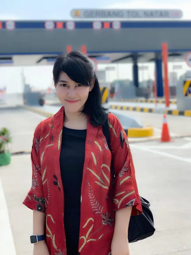 6 Potret Cantik Ajudan Iriana Jokowi, Mengaku Single dan Buat Netizen Heboh