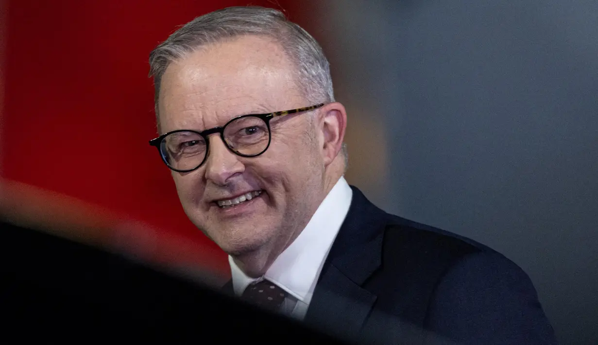 Diketahui, Anthony Albanese kembali dilantik sebagai Perdana Menteri Australia, pada Selasa (13/5/2025) waktu setempat. Dan Indonesia menjadi negara pertama yang dikunjungi pada kepemimpinannya di periode kedua ini. (YASUYOSHI CHIBA/AFP)