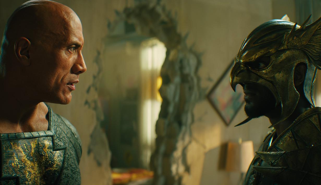 <p>Aksi Dwayne Johsnon dalam film&nbsp;Black Adam yang rilis pada 2022. (Foto: Warner Bros/DC Films)</p>