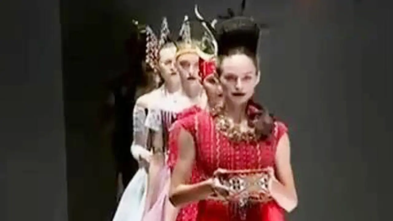 Tenun NTT Jadi Primadona di JFW 2017