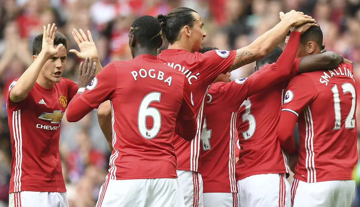 Sempat kalah dalam dua laga terakhir Premier League, akhirnya Manchester United bangkit dan meraih kemenangan 4-1 dari sang juara bertahan, Leicester. Tiga poin ini mengantar Setan Merah naik ke posisi enam klasemen sementara. (AFP/Anthony Devlin)