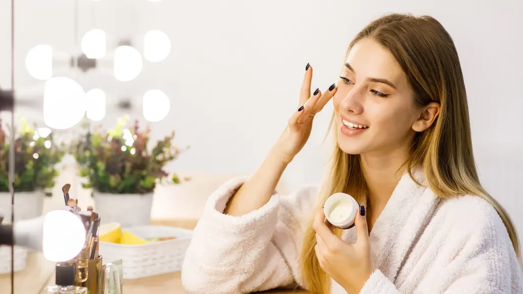 Ilustrasi retinol/Copyright Freepik/artursafronovvvv
