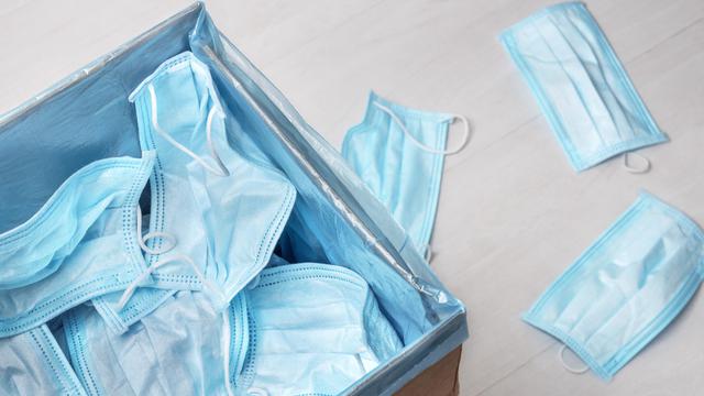 Ilustrasi masker bekas