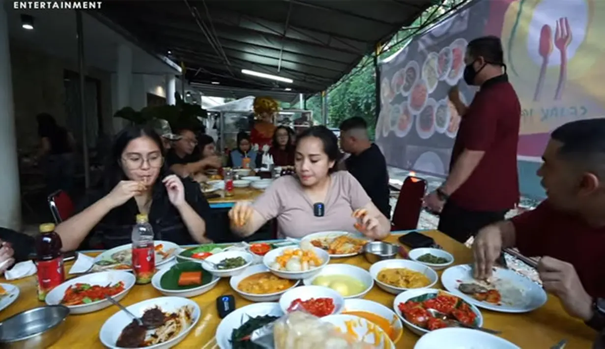 Nagita Slavina Borong Nasi padang (Youtube/Rans Entertainment)