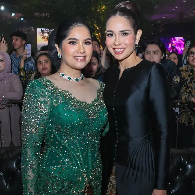 Gaya Annisa Pohan di Acara Ngunduh Mantu Al Ghazali dan Alysa Daguise /Instagram @loemongga