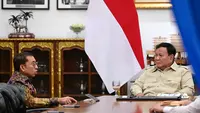 Presiden Prabowo Subianto membahas percepatan revitalisasi museum hingga berbagai situs bersejarah di Indonesia bersama Menteri Kebudayaan Fadli Zon di Istana Merdeka, Jakarta, Senin (12/10/2026) malam.