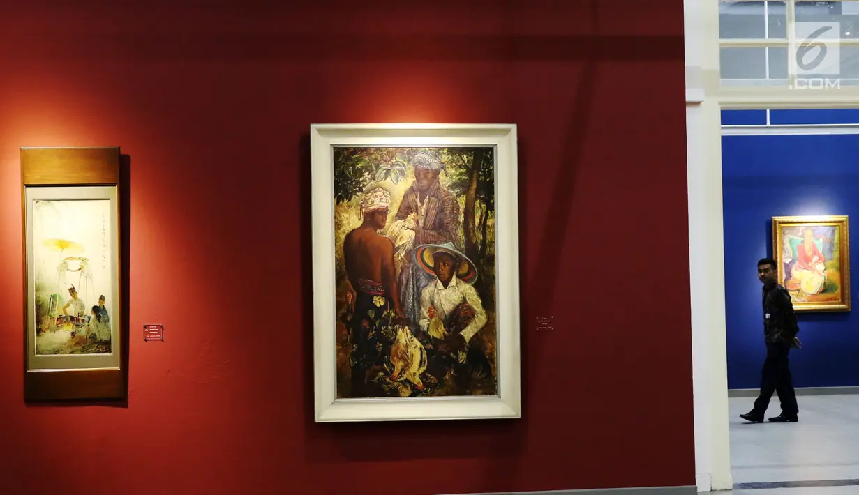 Sejumlah karya lukisan dipajang saat persiapan pameran lukisan koleksi Istana di Galeri Nasional, Jakarta, Senin (31/7). Pameran lukisan tersebut akan di buka untuk umum pada tagal 2 Agustus 2017 mendatang. (Liputan6.com/Angga Yuniar)