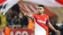 Penyrang AS Monaco, Radamel Falcao merayakan golnya ke gawang Nice pada lanjutan Ligue 1 di Louis II Stadium, Monaco, (16/1/2018). AS Monaco bermain imbang 2-2 dengan Nice. (AFP/Valery Hache)