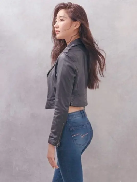 Jika melihat penampilannya, kebanyakan orang tidak percaya jika Kim Sa Rang sudah berumur 40 tahun. Bahkan banyak yang menyangka jika ia masih berumur 30 tahunan. (Foto: instagram.com/sarangkim.love)