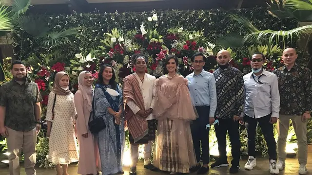 Sah, Ini 6 Momen Pernikahan Arie Kriting dan Indah Permatasari