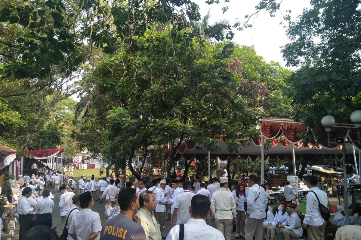 DPP Partai Gerindra menggelar upacara HUT ke-74 RI di Kantor DPP Partai Gerindra, Ragunan, Jakarta Selatan.