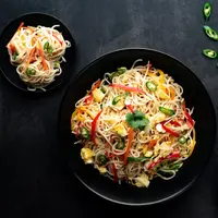 ilustrasi bihun goreng/copyright by VASANTHARAJ CHINNARAJ (Shutterstock)