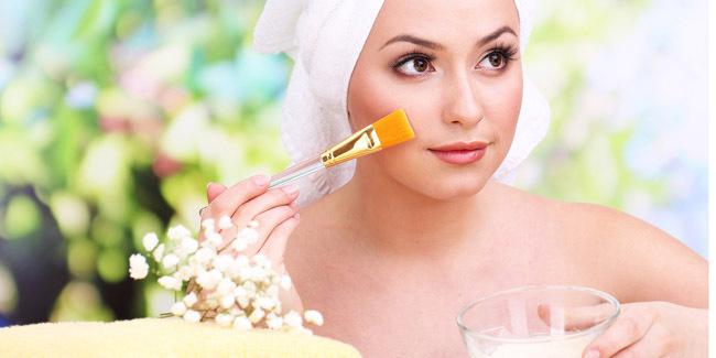 Banyak bahan alami yang bisa dipakai untuk merawat kulit wajah./Copyright shutterstock.com