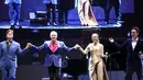 Di akhir acara, Jim Brickman ditemani oleh ketiga penyanyi lainnya yaitu Rossa, Delon dan John Trones. (Foto: Color Asia Live)