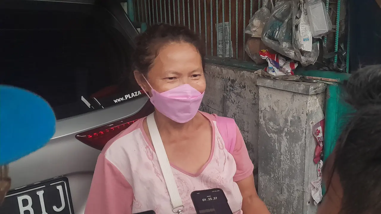 Tio Siu Hoa mengamati perubahan pada keluarga Rudyanto Gunawan, K. Margaretha Gunawan, Budyanto Gunawan (69), Dian (42).