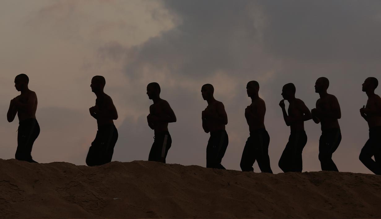 foto-semangat-mahasiswa-palestina-ikuti-pelatihan-militer-di-sekolah