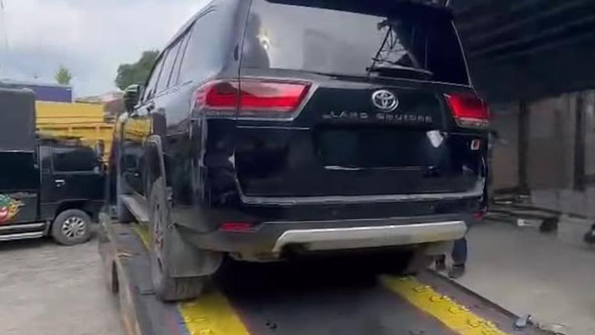 Jejak Land Cruiser Rp 2 Miliar Bupati Kuansing di Gudang Penitipan