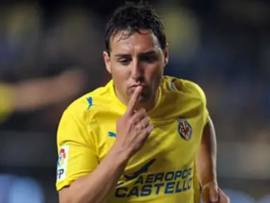 Kegembiraan gelandang Villarreal, Santi Cazorla setelah mencetak gol ke gawang Athletic Bilbao dalam lanjutan La Liga yang berlangsung di Madrigal Stadium, Villarreal, 21 Maret 2009. AFP PHOTO/DIEGO TUSON 