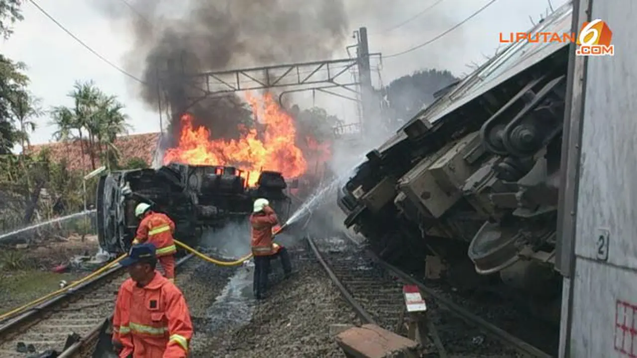 kereta-tabrak2-091213.jpg
