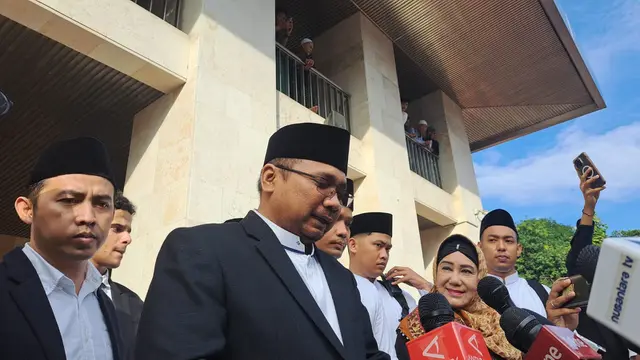 Menteri Agama Yaqut Cholil Qoumas melaksanakan Salat Idul Fitri 1 Syawal 1445 H di Masjid Istiqlal, Jakarta Pusat, Rabu (10/4/2024).