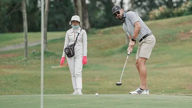 5 Momen Aryn Williams Bermain Golf, Gelandang Persebaya