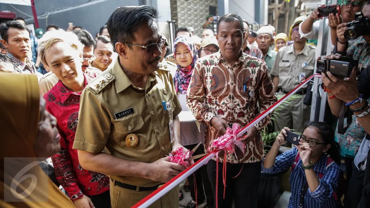 Djarot Resmikan Program Bedah Rumah di Cilincing