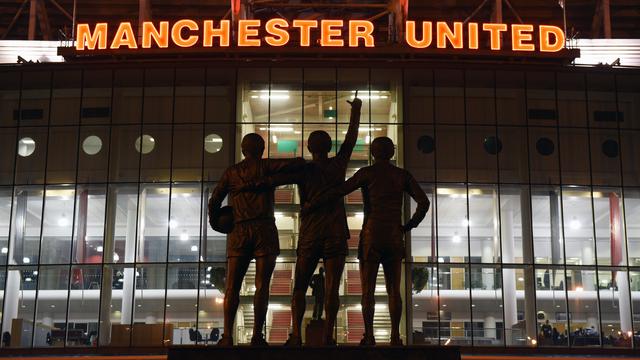 <span>Suasana di luar kandang Manchester United (MU), Old Trafford. (AFP/Oli Scarff)</span>