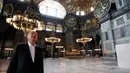 Presiden Turki Tayyip Erdogan mengunjungi Hagia Sophia di distrik bersejarah Sultanahmet, Istanbul, Minggu (19/7/2020). Erdogan melakukan kunjungan mendadak beberapa hari sebelum diselenggarakannya salat pertama usai Hagia Sofia diubah menjadi Masjid. (Turkish Presidency via AP, Pool)