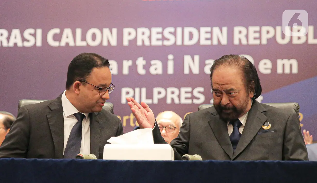 Gubernur DKI Jakarta Anies Baswedan dan Ketua Umum Partai Nasdem Surya Paloh dalam pengumuman deklarasi Capres 2024 di Nasdem Tower, Jakarta, Senin (3/10/2022). Partai Nasdem resmi mendeklarasikan Gubernur DKI Jakarta Anies Baswedan sebagai calon presiden (capres) yang akan diusung pada Pilpres 2024. (Liputan6.com/Faizal Fanani)
