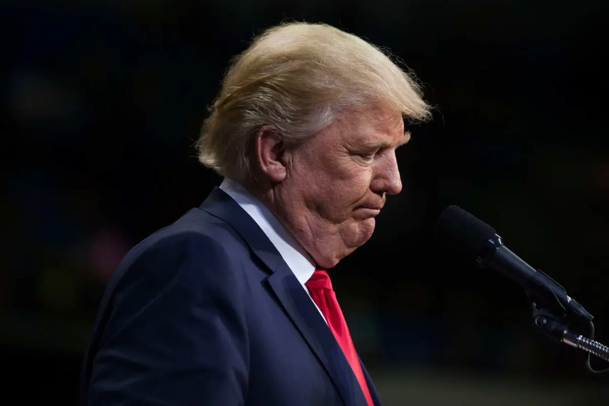 [Bintang] 10 Meme Donald Trump dengan Dagu Berlipat Sukses Bikin Ngakak!