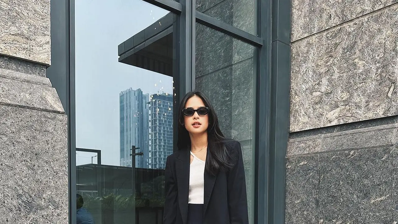 Outfit ngantor ala seleb
