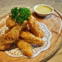 Ilustrasi ubi goreng krispi./Copyright shutterstock.com/g/willylesmana