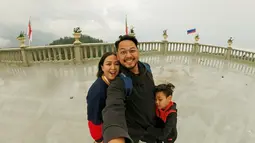 Ia mengaku ingin mendalami perannya sebagai istri Arlan Jumarwan Djoewarsa dan seorang ibu bagi putranya. Maka tak heran bila Astrid memang jarang terlihat di layar kaca namun masih aktif bernyanyi secara off air. (Liputan6.com/IG/@astridbasjar)