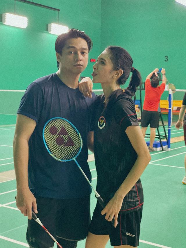 7 Momen Badminton Date Mikha Tambayong dan Deva Mahenra yang Tampil Kompak