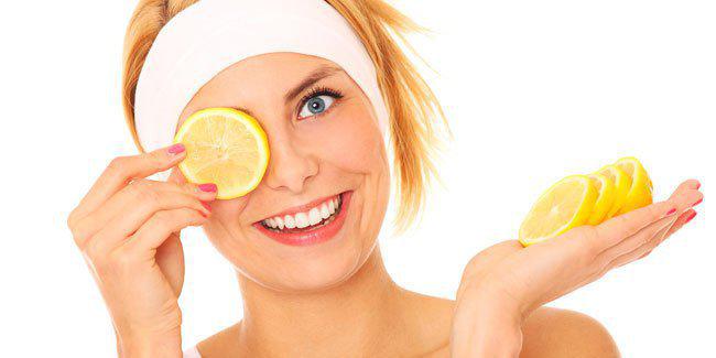 Masker lemon dan madu untuk kulit berminyak/copyright Shutterstock.com