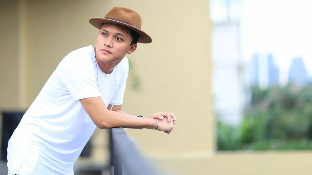 [Bintang] Antusiasme Rizky Febian Nonton Konser Coldplay di Bangkok
