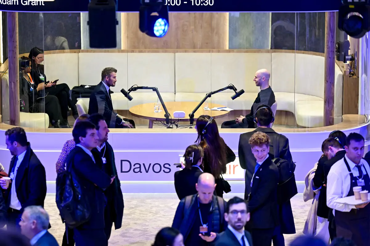 David Beckham Muncul di World Economic Forum, Tutup Mulut Saat Ditanyai soal Broklyn Beckham