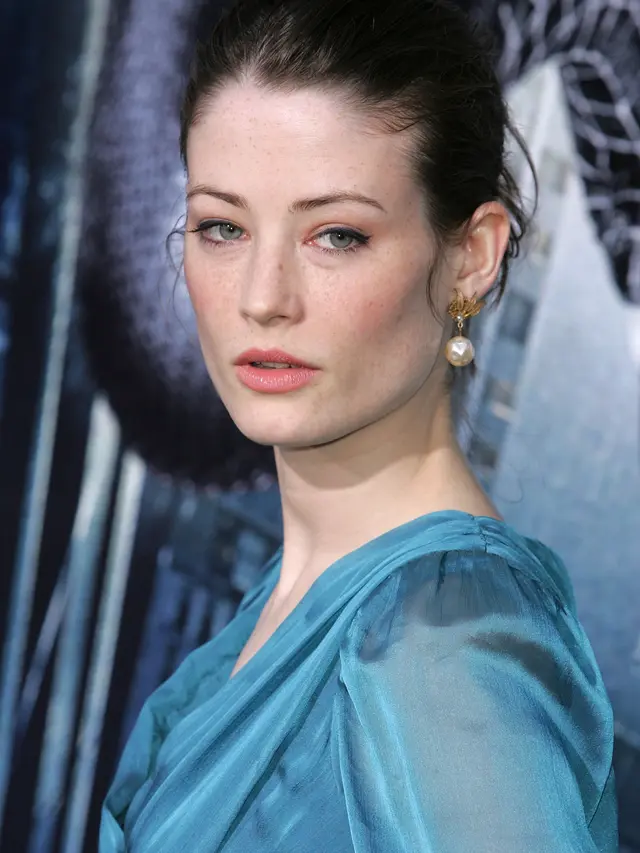 [Bintang] Lucy Gordon