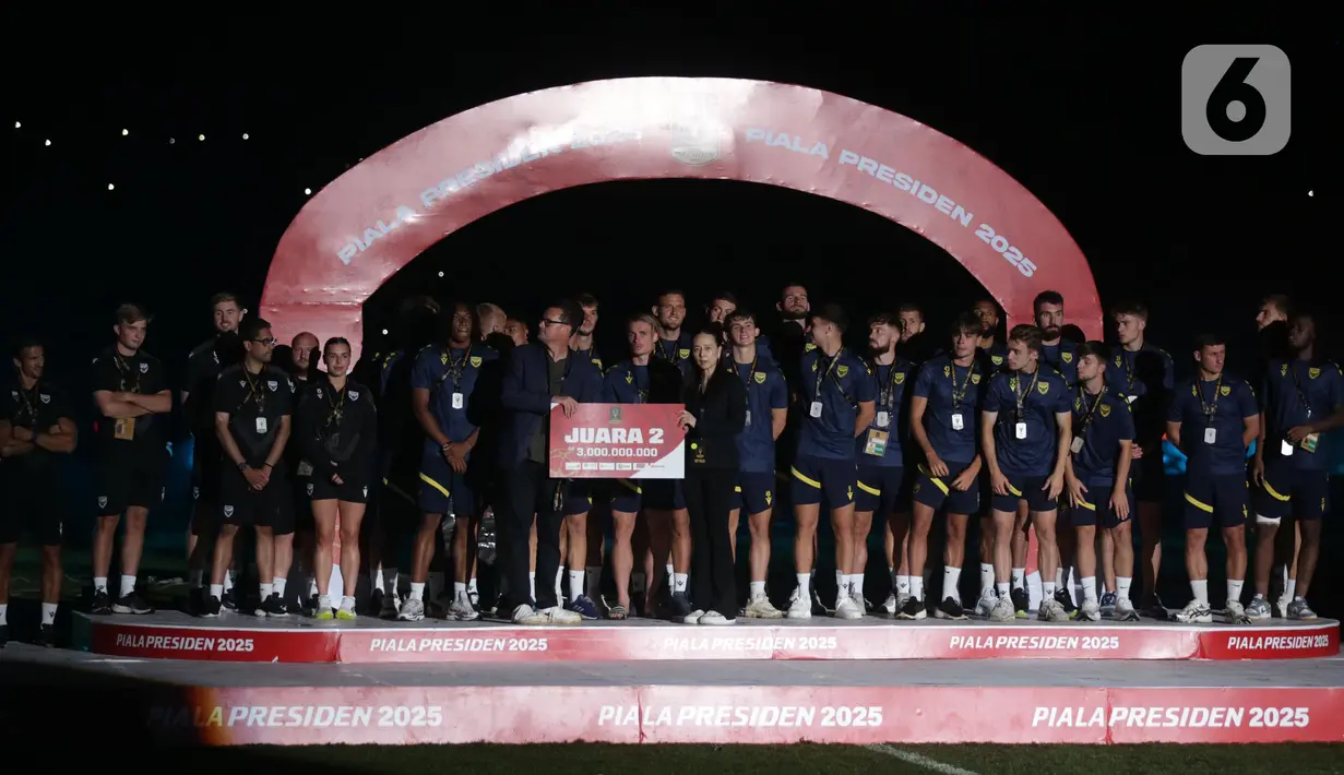 Sementara, Oxford United harus puas menempati posisi kedua atau runner-up. (Liputan6.com/Helmi Fithriansyah)