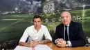 Striker Kroasia, Mario Mandzukic tiba di markas Juventus di Turin untuk menandatangani kontrak dan menjalani tes medis. (Juventus.com)