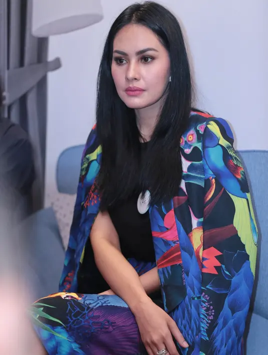 Tidak sedikit warganet menganggap Kartika Putri seorang janda. Meski demikian, pemeran dalam film Nenek Gayung itu tak mau memikirkan omongan negatif orang lain. (Adrian Putra/Bintang.com)